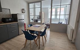 Appartement Au Calme Idealement Place A Macon.